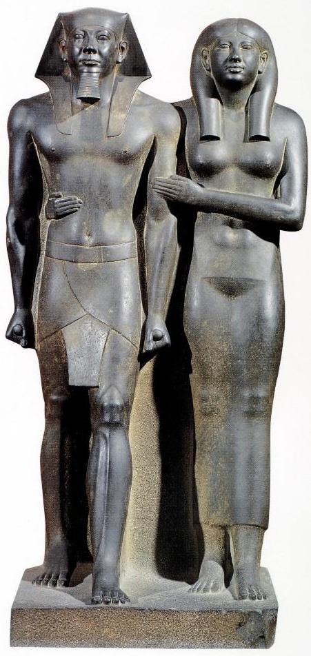 Menkaure (Micerinos en griego) junto a su reina